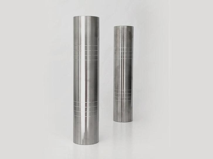 vazen RVS minimal design, Huis en Inrichting, Woonaccessoires | Vazen, Zo goed als nieuw, Overige kleuren, Minder dan 50 cm, Overige materialen