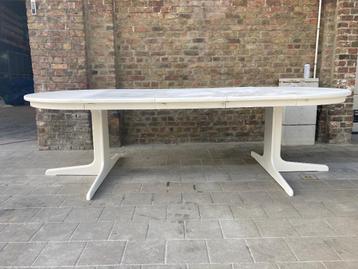 vintage scandinavische tafel 3M beschikbaar voor biedingen