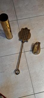 3 stuks samen , strijkijzer, obus en wafelijzer, Antiquités & Art, Antiquités | Bronze & Cuivre, Enlèvement