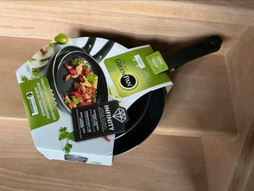 2 nieuwe greenpan pannen 24 en 28 cm beschikbaar voor biedingen