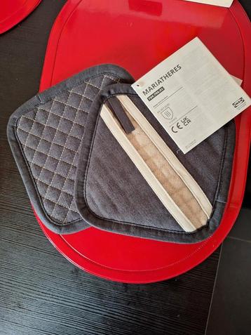 2 gants de cuisine, Enlèvement ou Envoi, Neuf