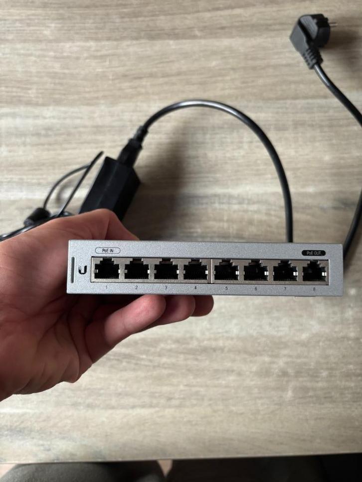 Ubiquiti UniFi US-8, Computers en Software, Netwerk switches, Zo goed als nieuw, Ophalen of Verzenden
