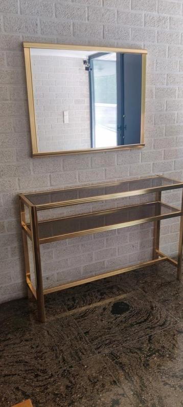 Tafel met spiegel beschikbaar voor biedingen