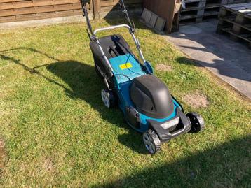 Makita grasmaaier type EML4613 + gratis grastrimmer Gardena beschikbaar voor biedingen