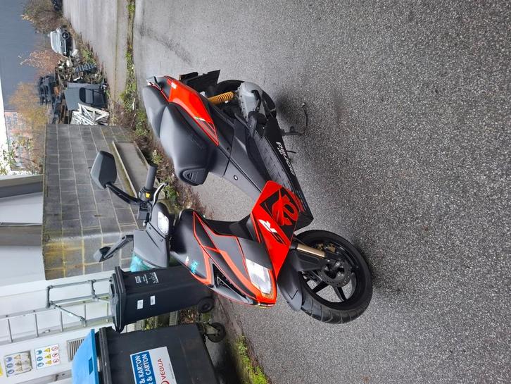 Aprilia SR 50, Fietsen en Brommers, Scooters | Aprilia, Zo goed als nieuw, SR 50