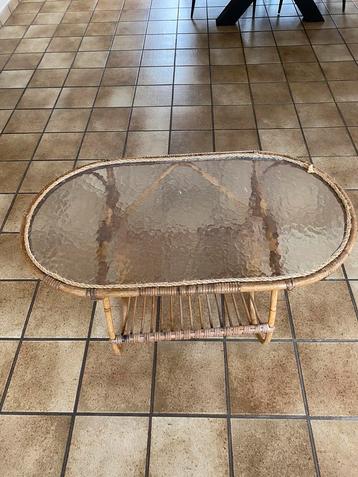 Retro tafeltje  beschikbaar voor biedingen