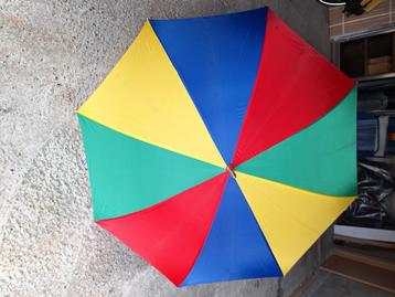 Grote paraplui 8 delen in vier kleuren. Stok is 95 cm lang.  beschikbaar voor biedingen