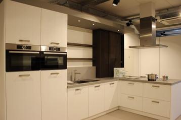 Hoekkeuken beschikbaar voor biedingen