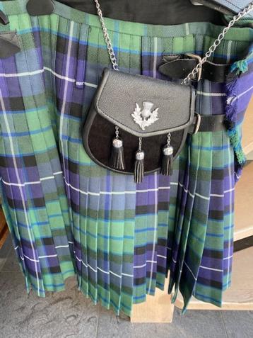 Schotse heren kilt plus accesoires beschikbaar voor biedingen