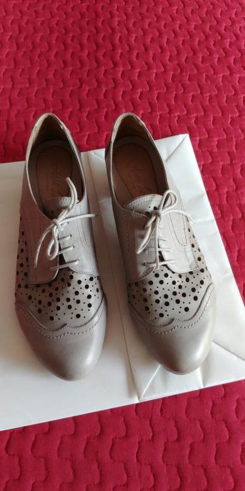 Beige schoenen maat 42, merk Apple Love, Kleding | Dames, Schoenen, Zo goed als nieuw, Overige typen, Beige, Ophalen of Verzenden