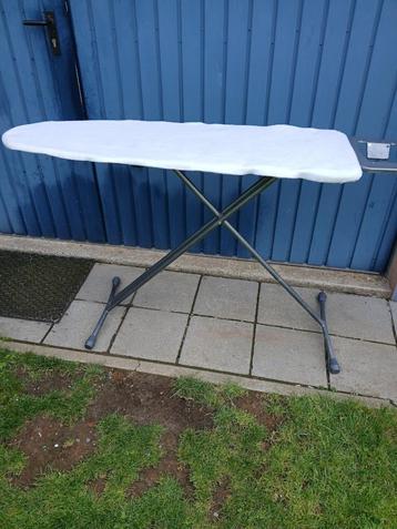 strijkplank  15€ beschikbaar voor biedingen