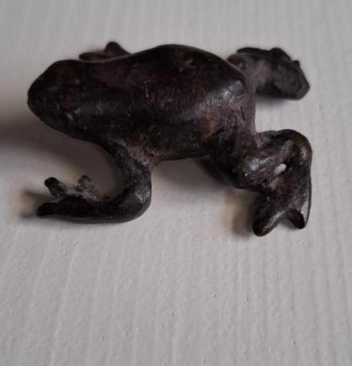 Mini gietijzeren kikkertje, Verzamelen, Dierenverzamelingen, Zo goed als nieuw, Beeldje of Figuurtje, Reptiel of Amfibie, Ophalen of Verzenden