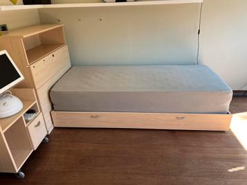 Kinderkamer compleet met div.  (laden-) kasten beschikbaar voor biedingen