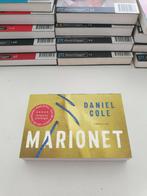 Daniel Cole - Marionet. DWARSLIGGER NR 555, Boeken, Thrillers, Ophalen of Verzenden, Zo goed als nieuw, Daniel Cole