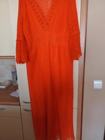 Nieuwe modieuse en elegante jurk n beschikbaar voor biedingen