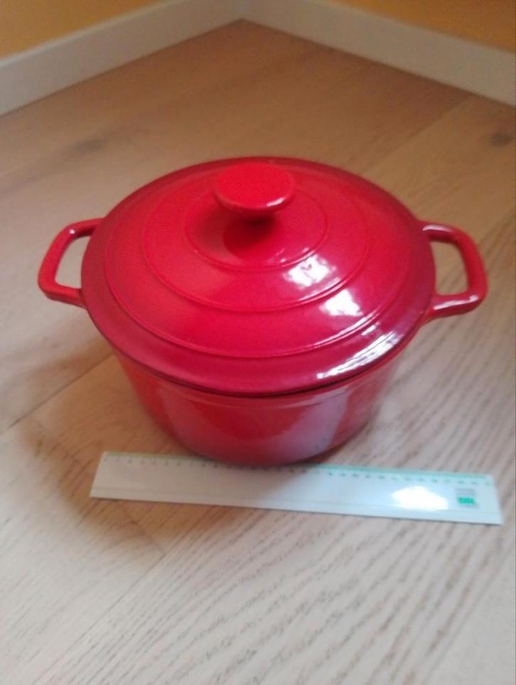 Kookpot geëmailleerd gietijzer rood - 26 cm, Huis en Inrichting, Keuken | Potten en Pannen, Zo goed als nieuw, Gietijzer, Ophalen of Verzenden