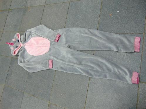 Unicorn onesie in prima staat, Kleding | Dames, Homewear, Zo goed als nieuw, Maat 38/40 (M), Grijs, Ophalen of Verzenden