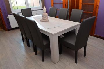 Salle à manger - Table, chaises et buffet beschikbaar voor biedingen