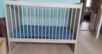 Stevig babybed met waterdichte matras, Ophalen, Zo goed als nieuw, Minder dan 140 cm, Matras
