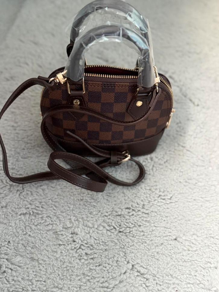 Differents sac neuf, Handtassen en Accessoires, Tassen | Damestassen, Zwart, Ophalen of Verzenden