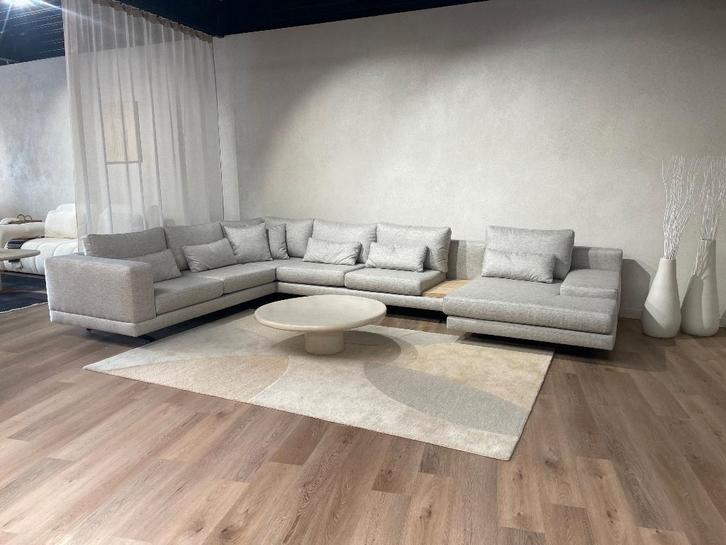 U-vormige zetel grijs toonzaalmodel, Huis en Inrichting, Zetels | Zetels, Nieuw, Hoekbank, Vierpersoons of meer, 300 cm of meer