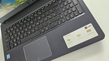 Asus Vivobook 15" Laptop met Intel i3, 8GB en 240GB SSD  beschikbaar voor biedingen
