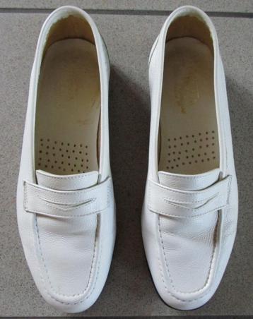Chaussures femme en cuir blanc - mocassins - pointure 37