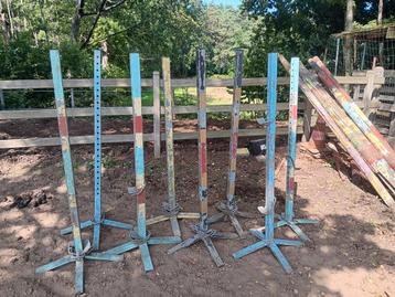 Springstaanders beschikbaar voor biedingen