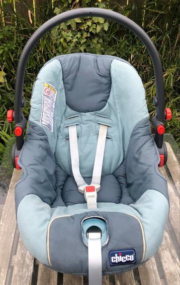 Blauw/grijze baby autostoel van Chicco