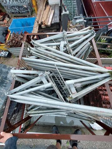 50 Driepikkels driepoten steunen stutten stempels stippen beschikbaar voor biedingen
