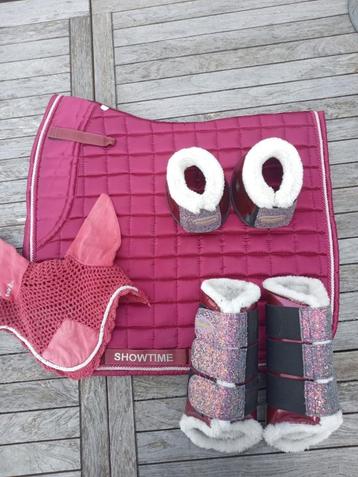 HB Showtime rood setje maat full dressuur! beschikbaar voor biedingen
