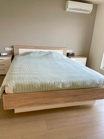 Prachtige luxueuze slaapkamer met alle opties beschikbaar voor biedingen