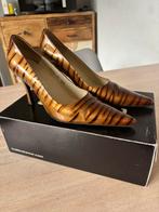 Beau escarpins Alexandra etat neuf. Pointure 38,5., Kleding | Dames, Schoenen, Ophalen, Zo goed als nieuw, Pumps