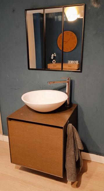 Wastafelonderkast in de badkamer  beschikbaar voor biedingen