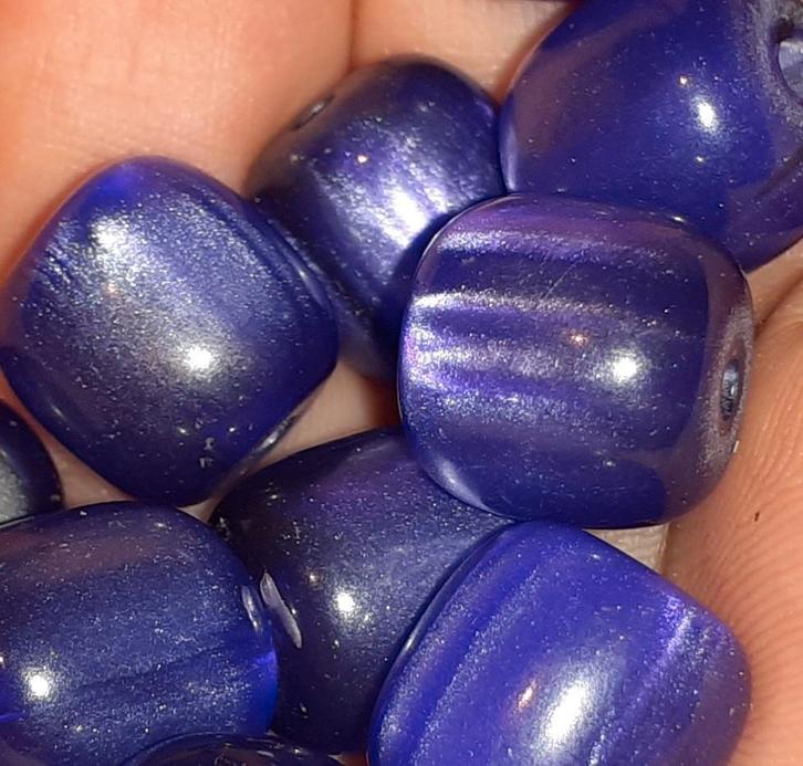 lot kralen 13 holografische paarse katoog, Hobby & Loisirs créatifs, Fabrication de Perles & Bijoux, Neuf, Perle, Enlèvement ou Envoi