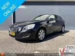 Volvo V60 1.6 T3 Kinetic | Leder | Climate | Cruise | Navi |, Auto's, 139 g/km, Zwart, Start-stop-systeem, Overige kleuren