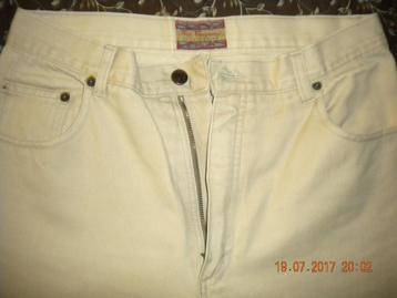 Jeansbroek beschikbaar voor biedingen