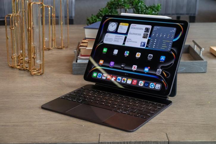 iPad Pro 13″ (2024) 256 GB + Magic Keyboard + Pencil Pro, Computers en Software, Apple iPads, Zo goed als nieuw, Apple iPad, Wi-Fi