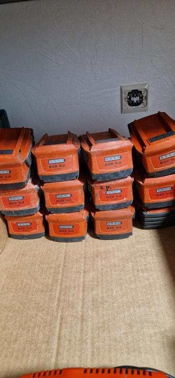 Hilti batterijen 22 Volt 5,2 en 8Ah + opladers beschikbaar voor biedingen