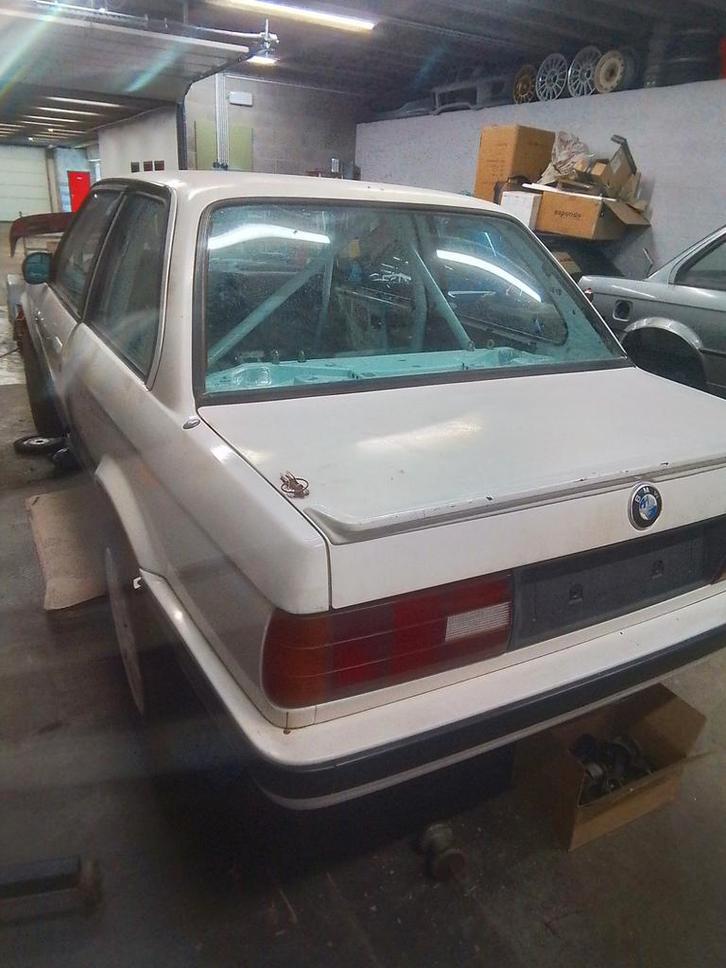 Caisse BMW E30 318 IS arceautee  avec ou sans mecanique, Autos : Pièces & Accessoires, Autres pièces automobiles, BMW, Enlèvement