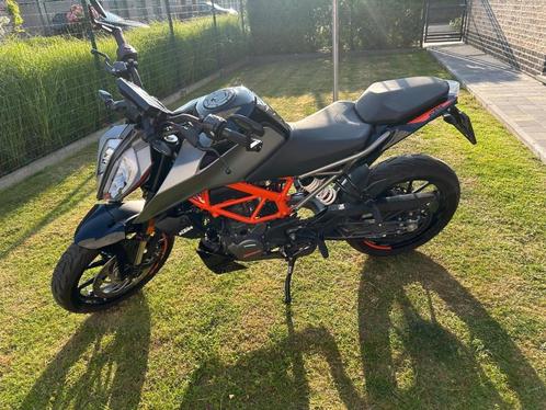 KTM Duke 125 met sportuitlaat - slechts 2800km, Motoren, Motoren | KTM, Particulier, Naked bike, 11 kW of minder, Ophalen
