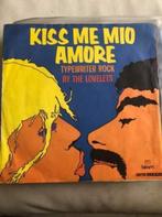 7" The Lovelets, Kiss me mio amore, 1960 tot 1980, Ophalen of Verzenden