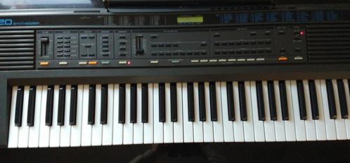 Roland e-20 + sustain pedaal + muziekstandaard, Muziek en Instrumenten, Synthesizers, Zo goed als nieuw, Roland, Ophalen of Verzenden