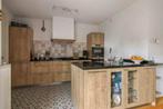 Moderne houtkleur eilandkeuken – incl. Siemens GEDEMONTEERD