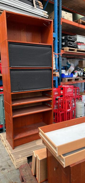 Bureaukast met ladenblok beschikbaar voor biedingen