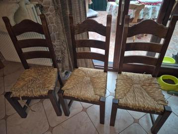 Eiken eetstoelen beschikbaar voor biedingen