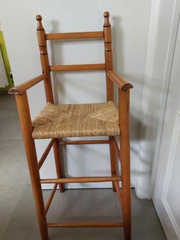 Hoge houten kinderstoel met rieten zitting, Kinderen en Baby's, Kinderstoelen, Ophalen, Gebruikt