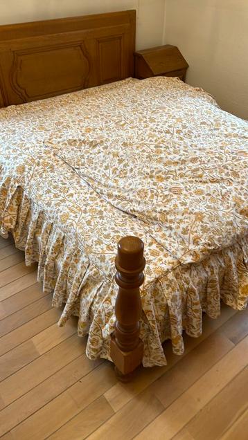 Franse eiken slaapkamer met last, bed, 2 nachtkastjes beschikbaar voor biedingen