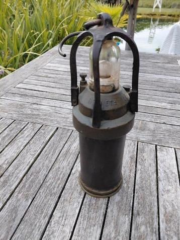Mijnwerkers lamp beschikbaar voor biedingen