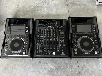 Pioneer dj set met mackie luidsprekers beschikbaar voor biedingen
